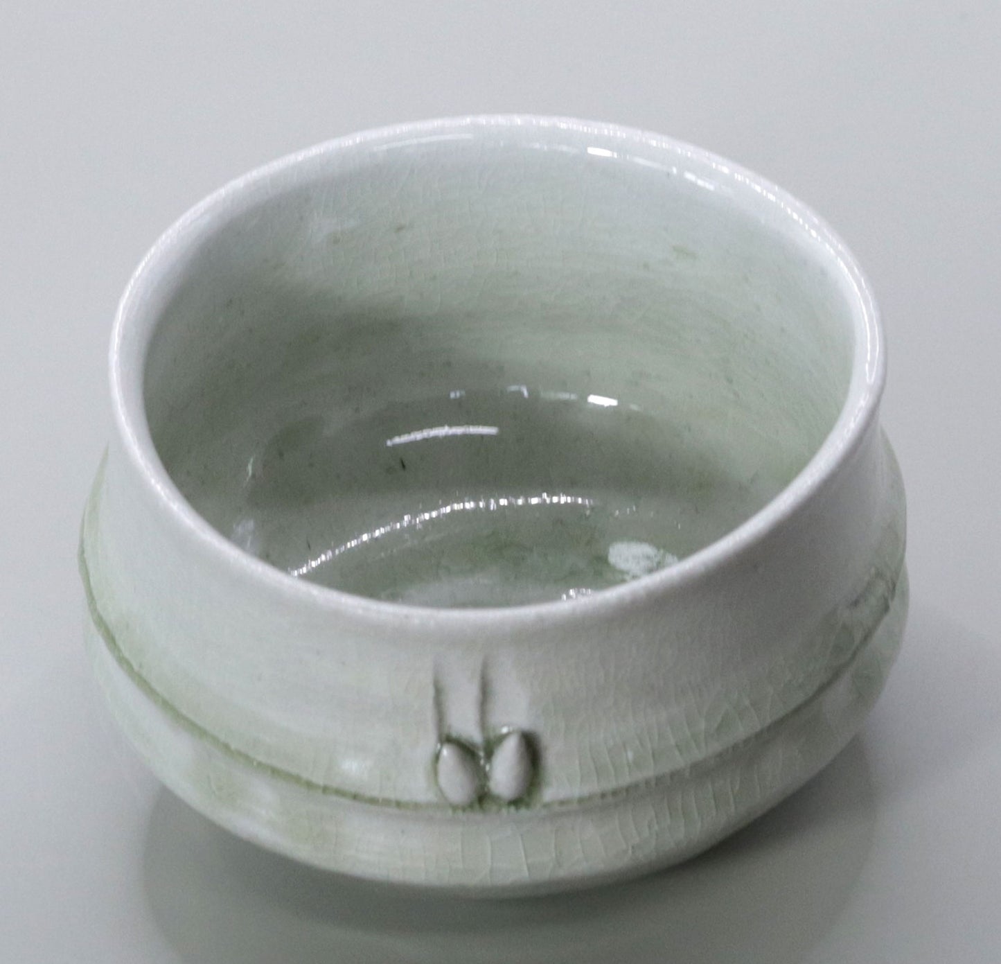 Ash-glazed bamboo tea bowl by Rakusai Onishi