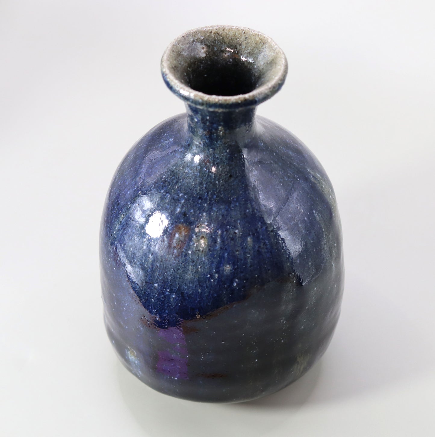 Salt kiln vase by Takeshi Shimizu