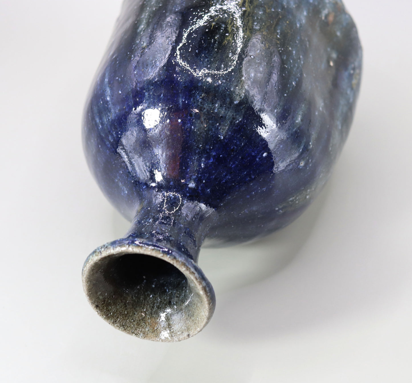 Salt kiln vase by Takeshi Shimizu