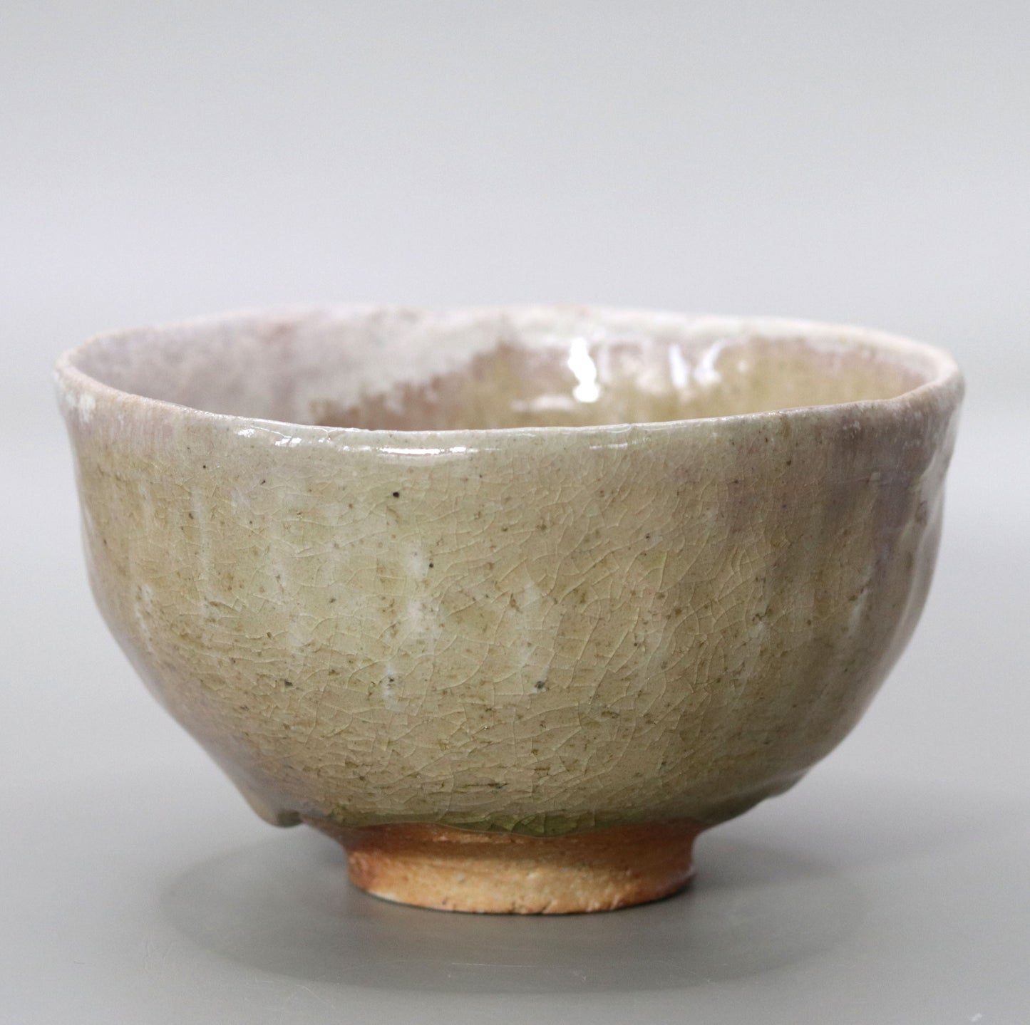 Ash-glazed kiln-transformed tea bowl by Rakusai Onishi