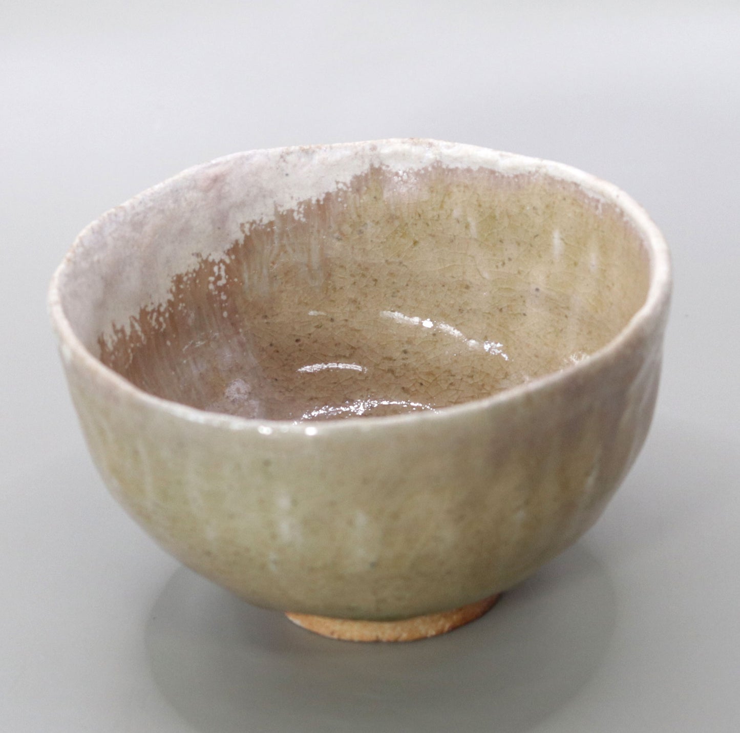 Ash-glazed kiln-transformed tea bowl by Rakusai Onishi