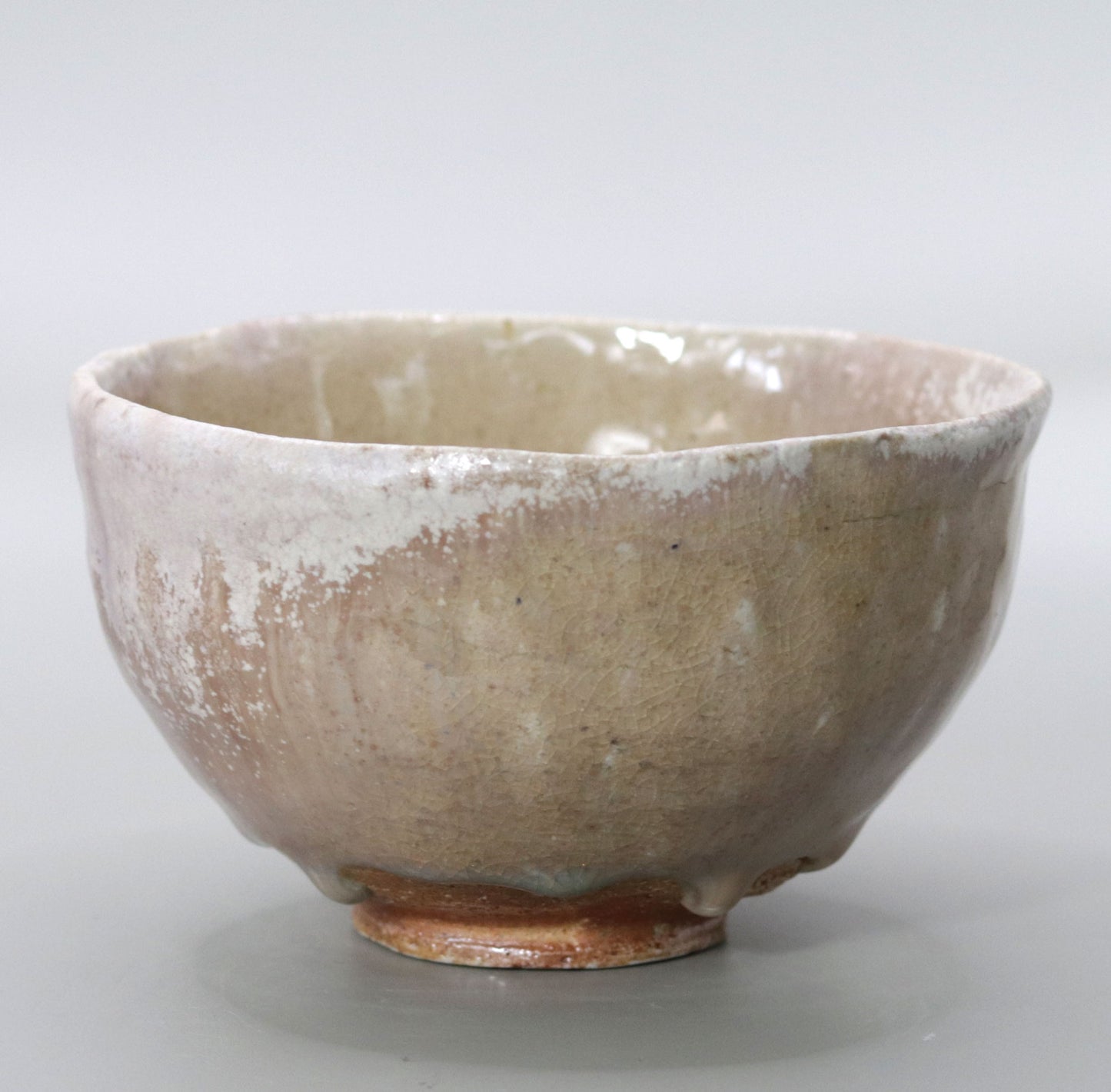 Ash-glazed kiln-transformed tea bowl by Rakusai Onishi