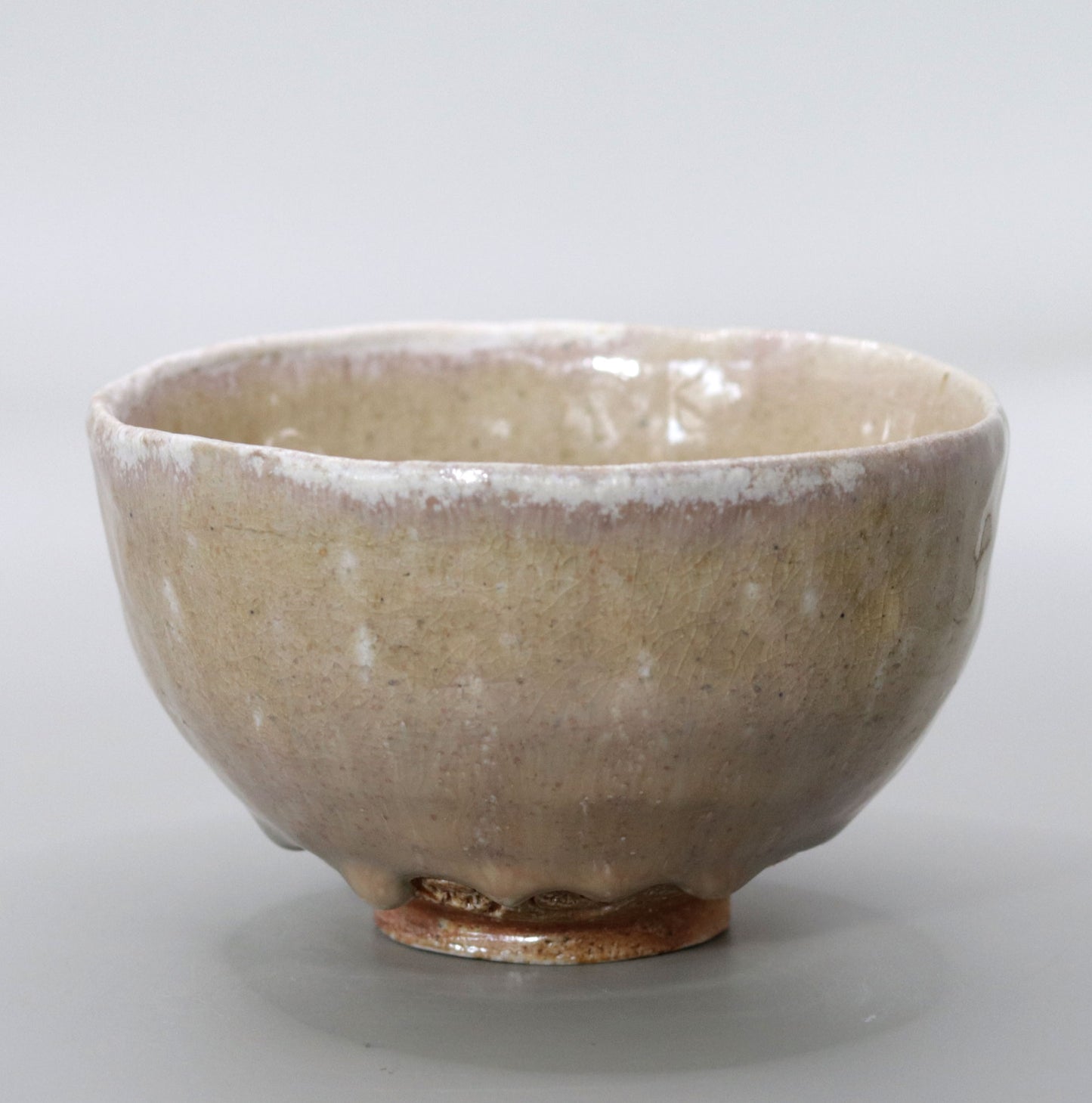 Ash-glazed kiln-transformed tea bowl by Rakusai Onishi