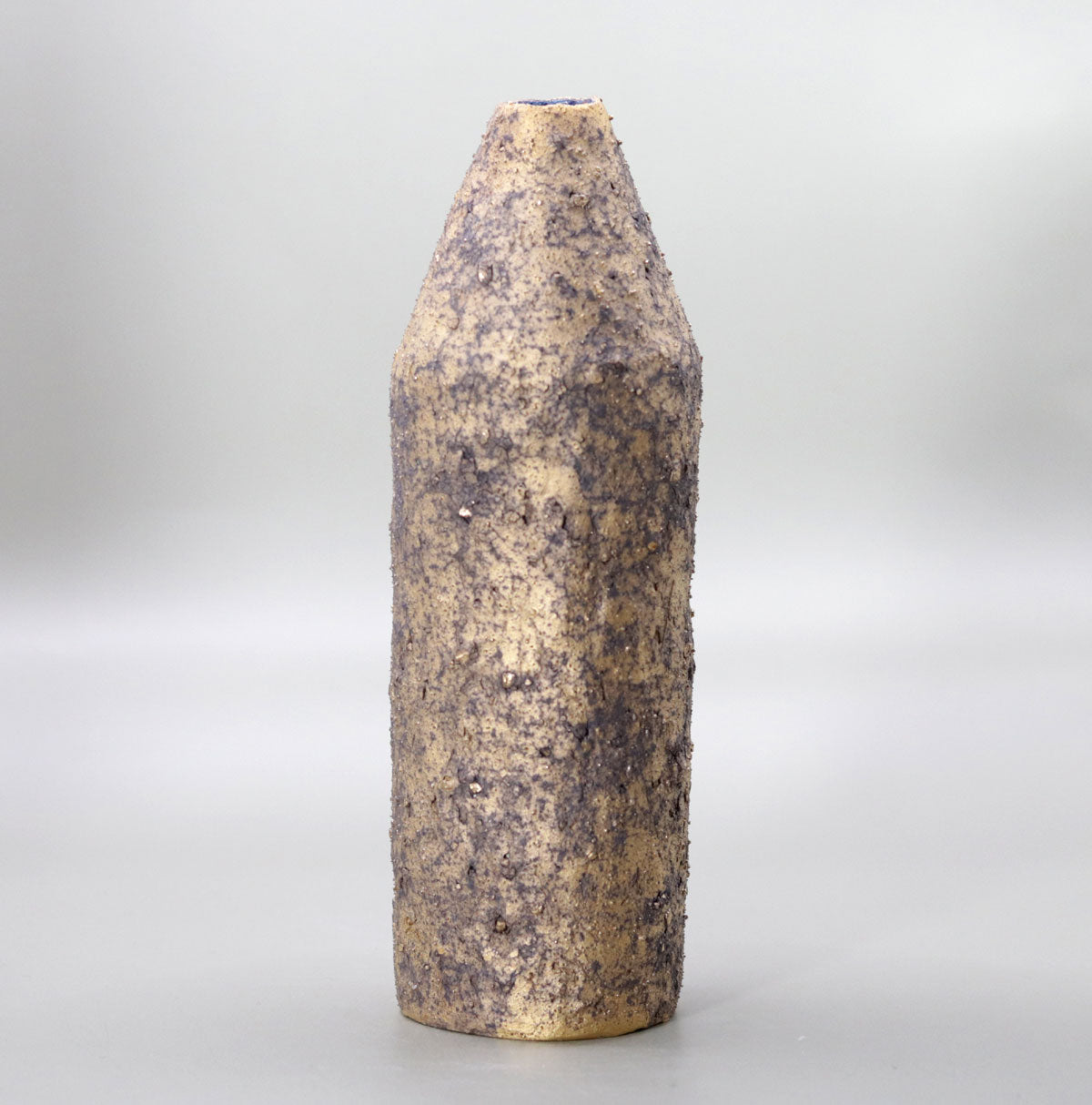 Vase made of auriferous clay by Yasushi Fujihira