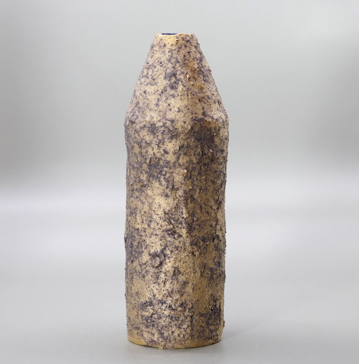 Vase made of auriferous clay by Yasushi Fujihira