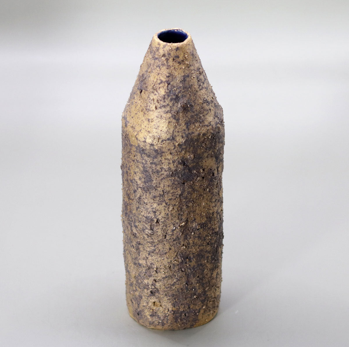 Vase made of auriferous clay by Yasushi Fujihira