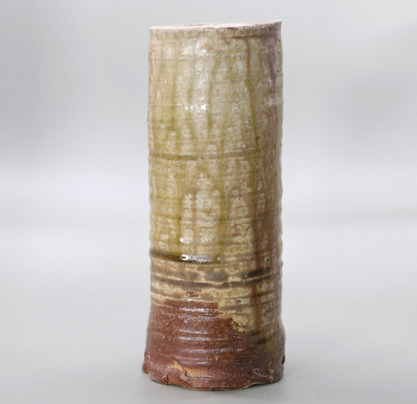 Ash-glazed spatula vase by Rakusai Onishi