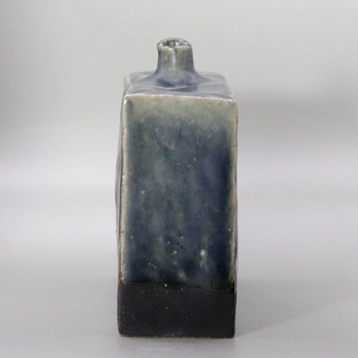 Small, square vase Fujihira Yasushi