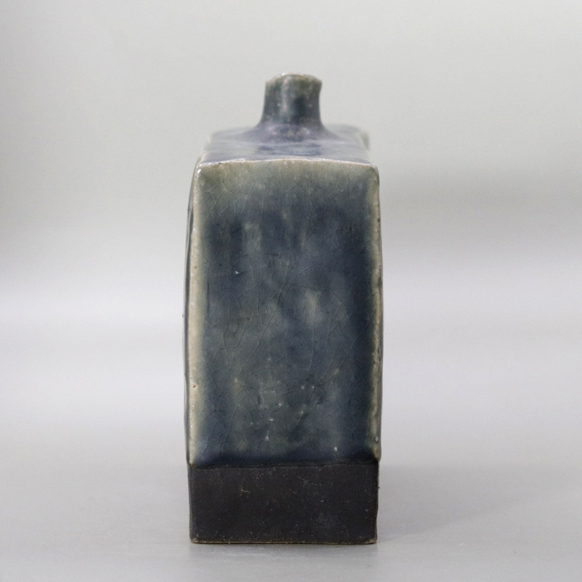 Small, square vase Fujihira Yasushi