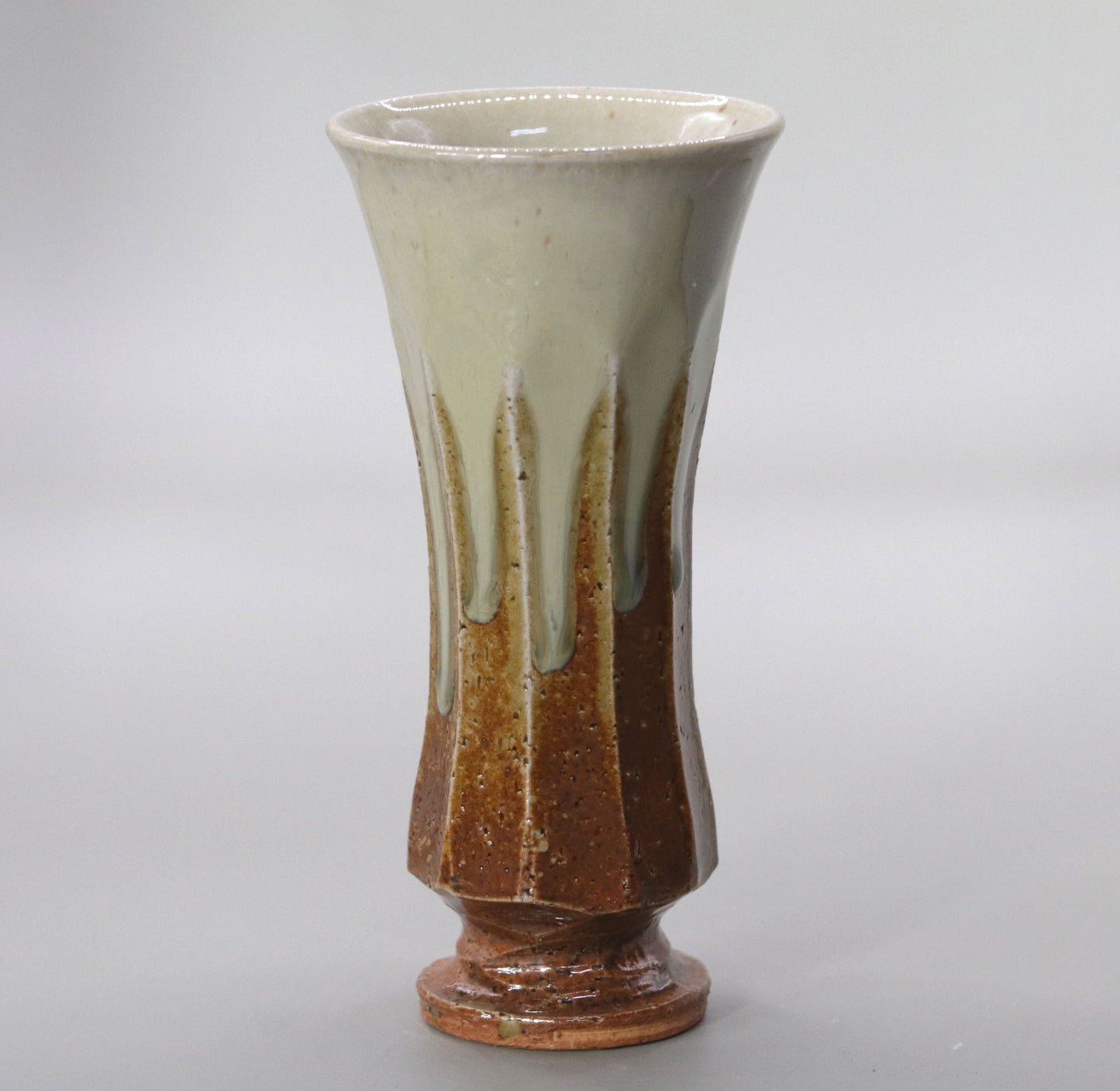 Hagi-nagashi beveled vase by Rakusai Onishi