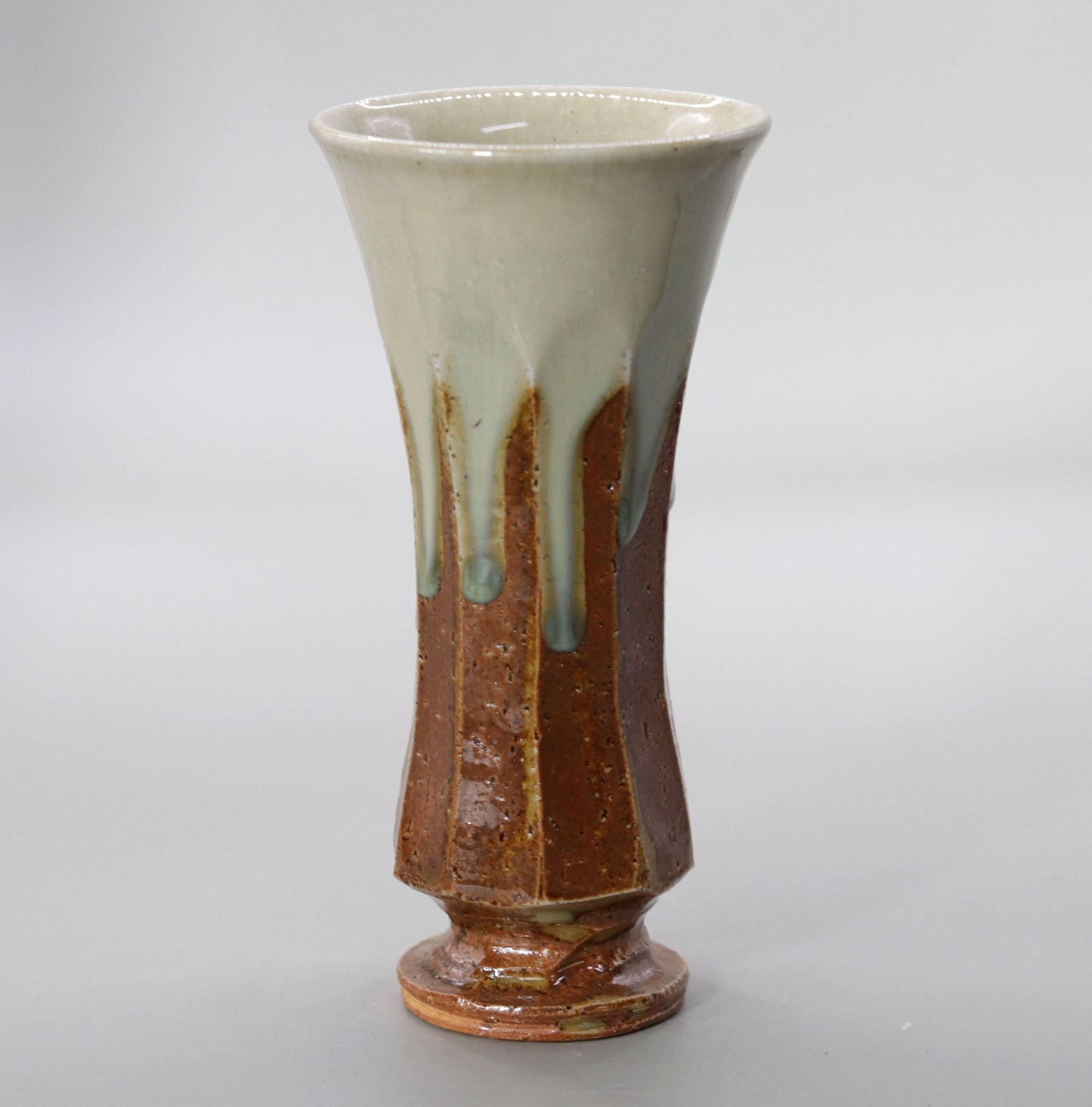 Hagi-nagashi beveled vase by Rakusai Onishi