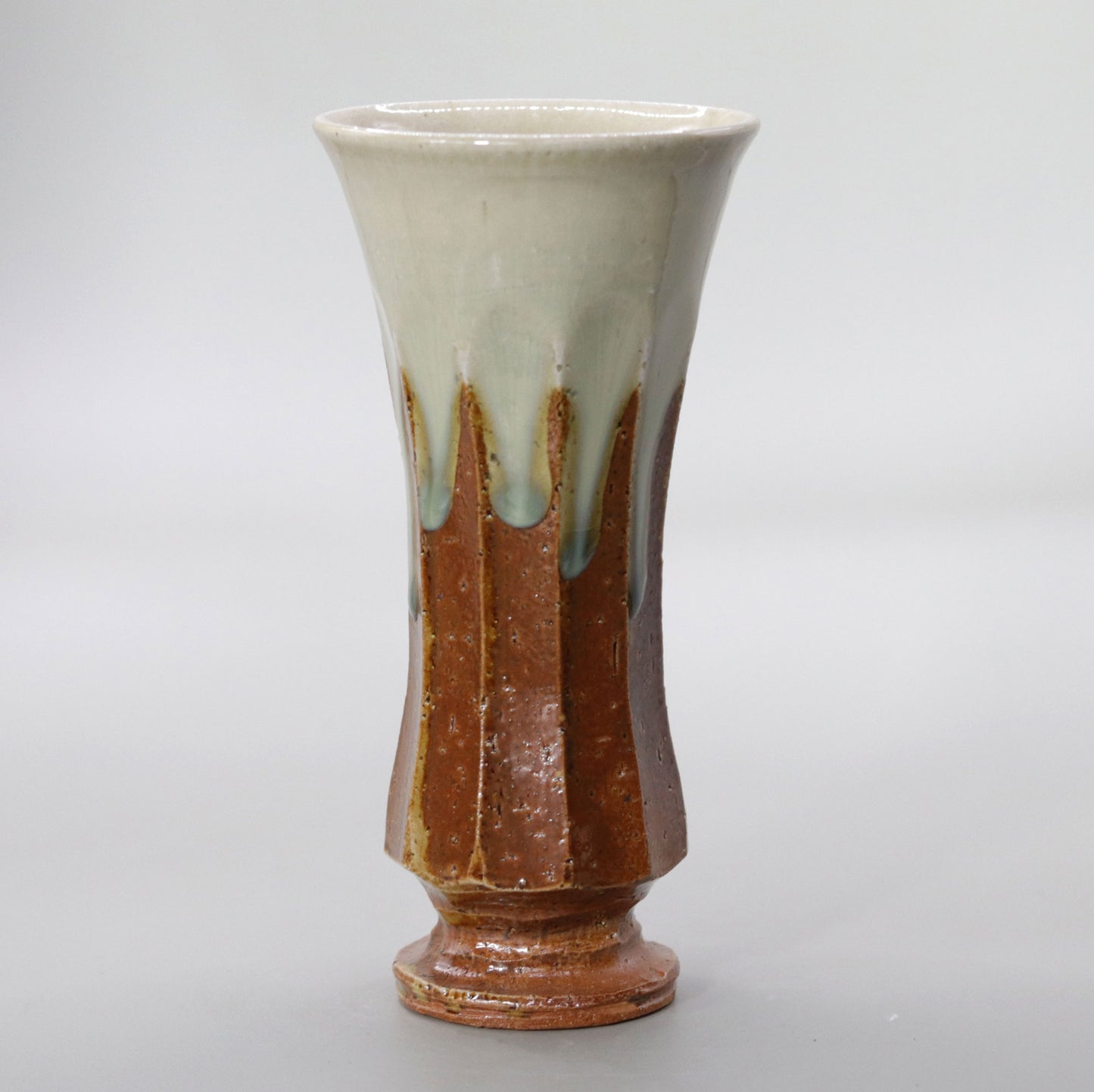 Hagi-nagashi beveled vase by Rakusai Onishi