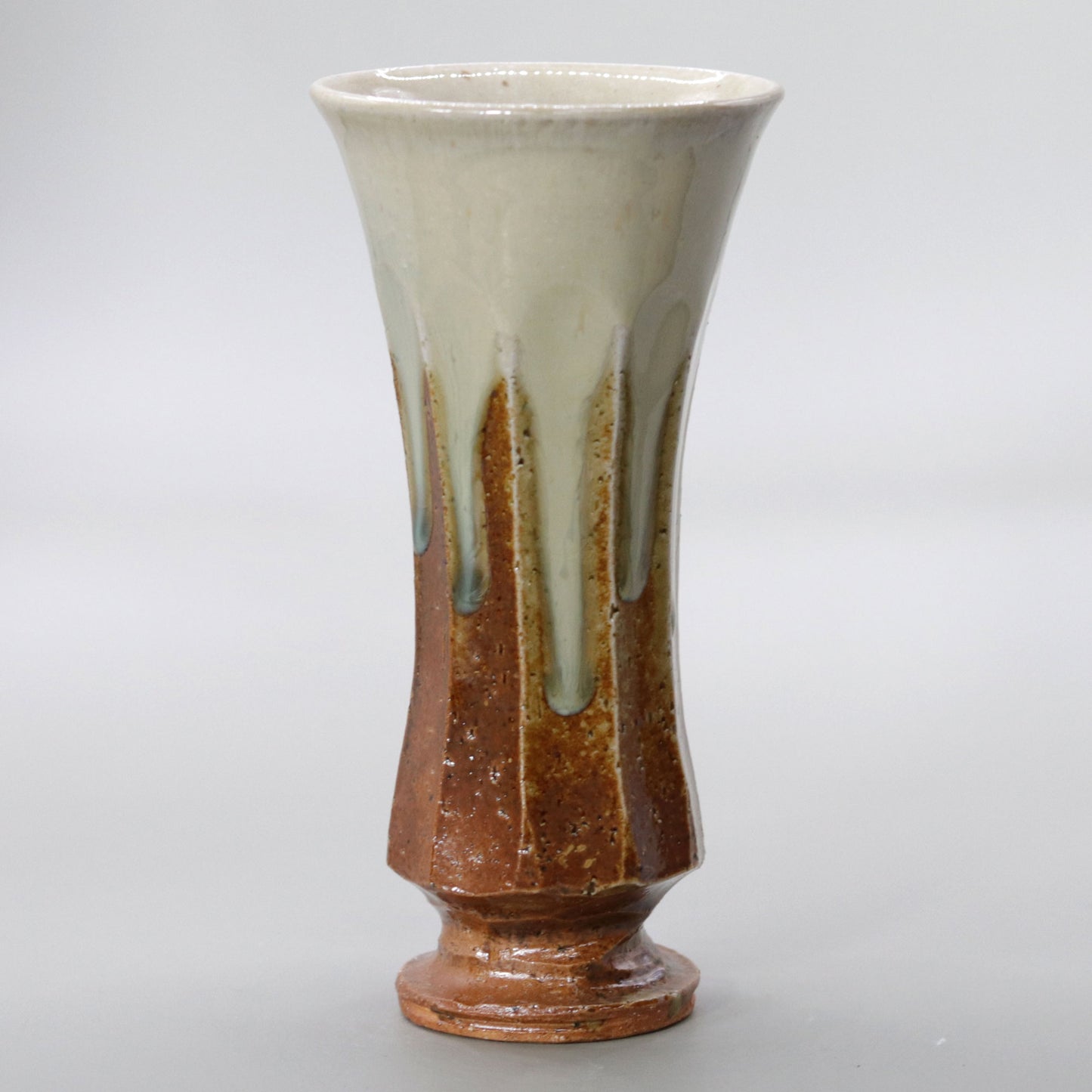 Hagi-nagashi beveled vase by Rakusai Onishi