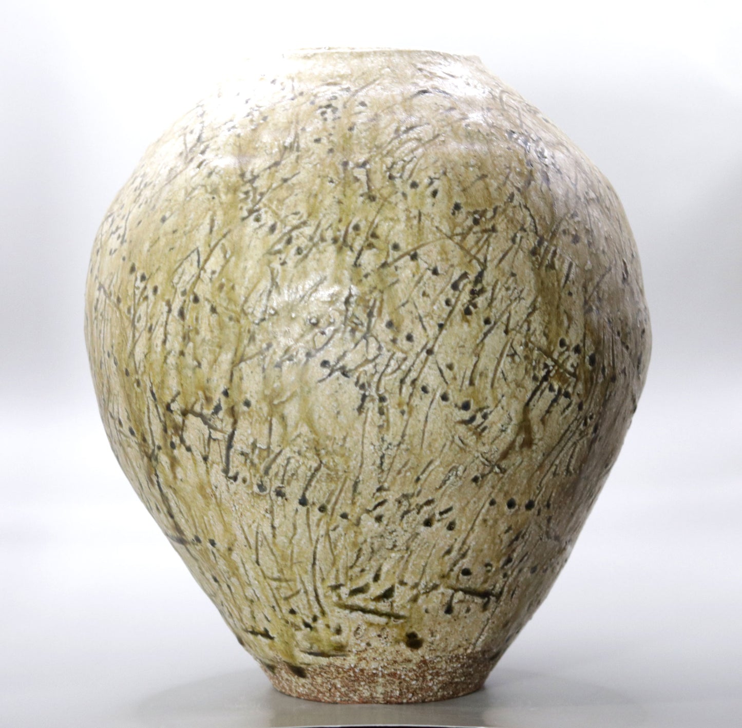 Ash pottery pot by Yuichi Ikai