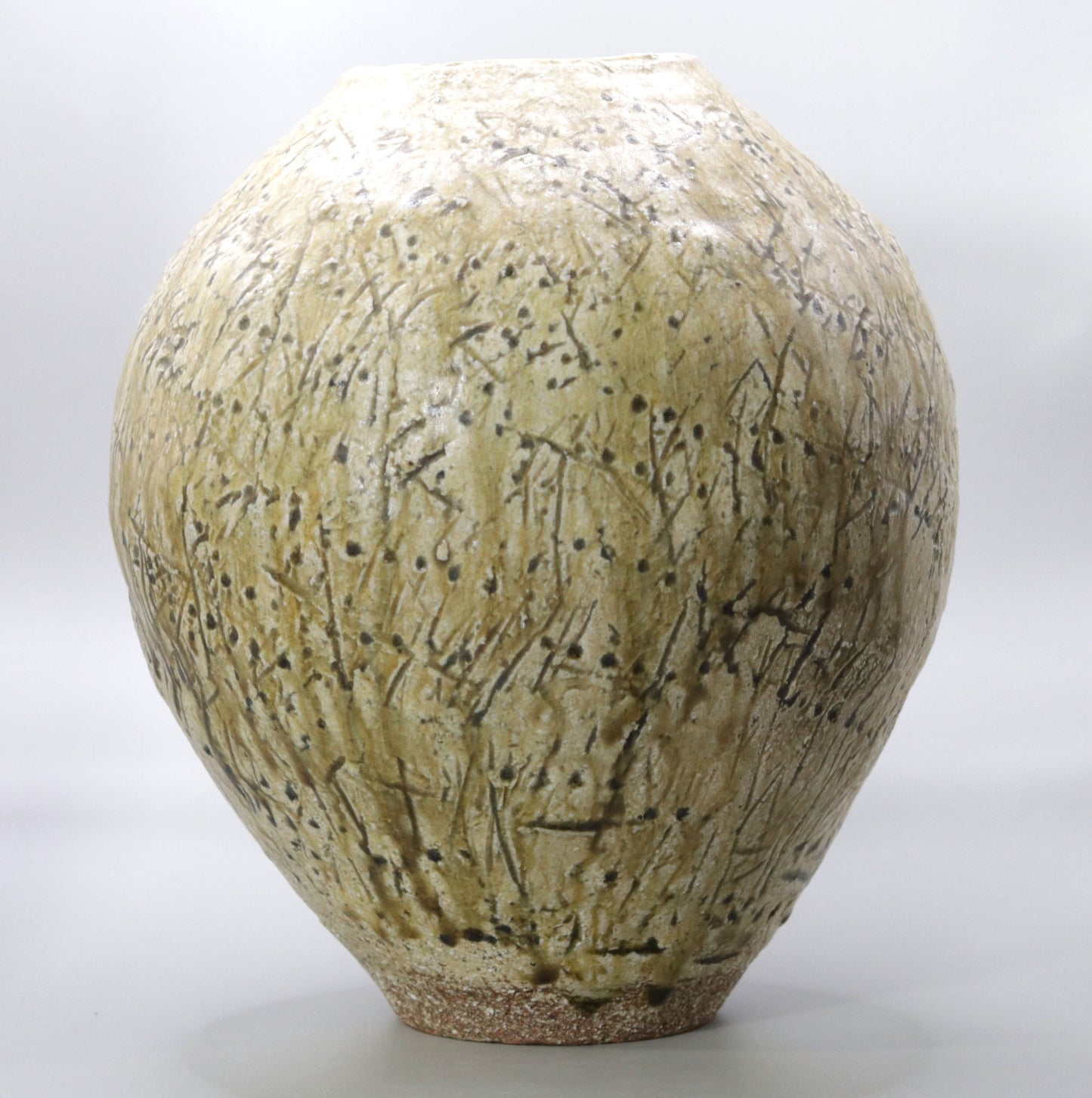 Ash pottery pot by Yuichi Ikai