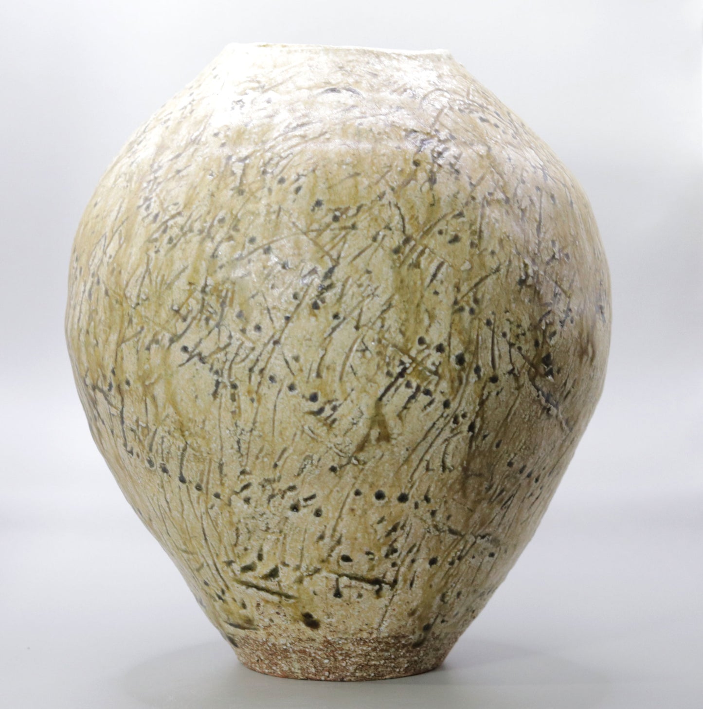 Ash pottery pot by Yuichi Ikai