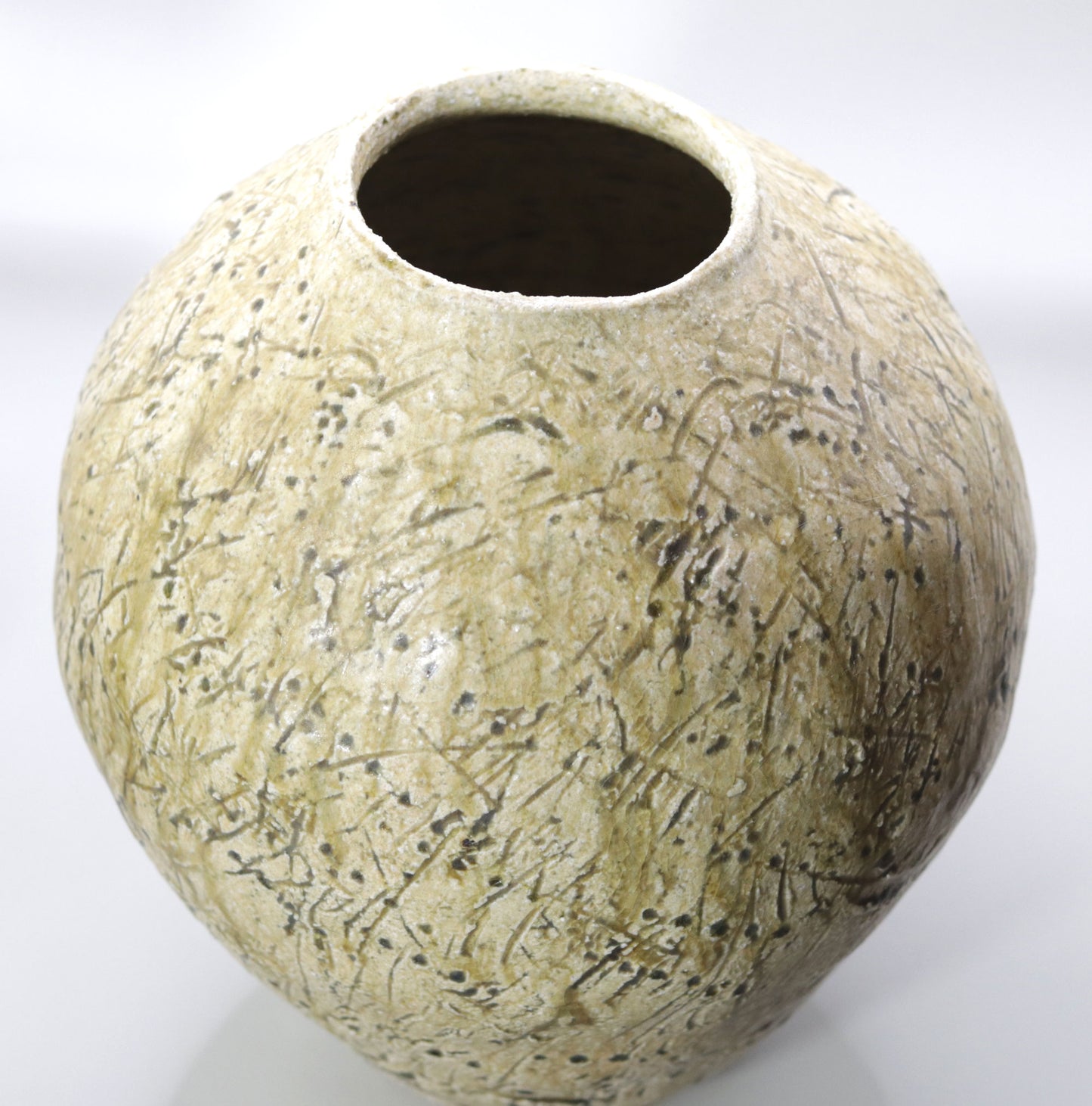 Ash pottery pot by Yuichi Ikai