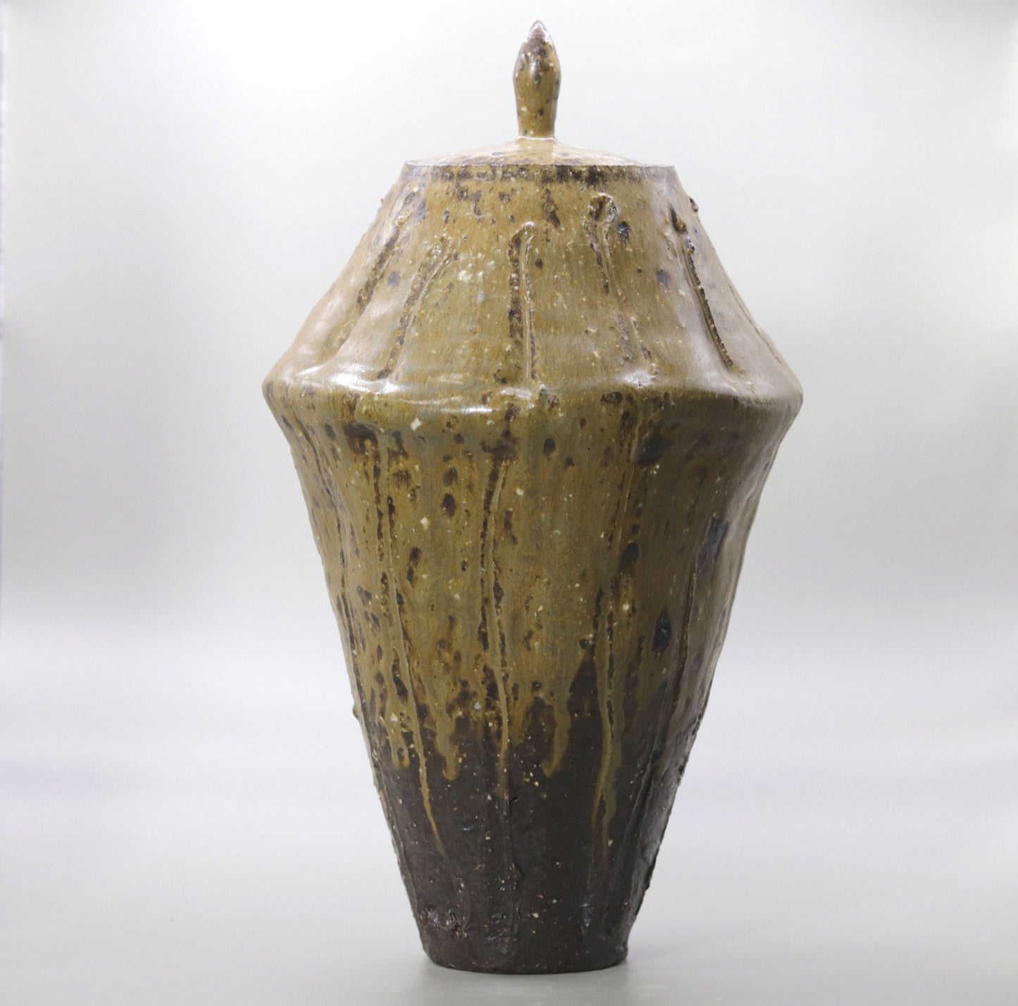 Kyoto Ash-glazed engraved vase by Yuichi Ikai