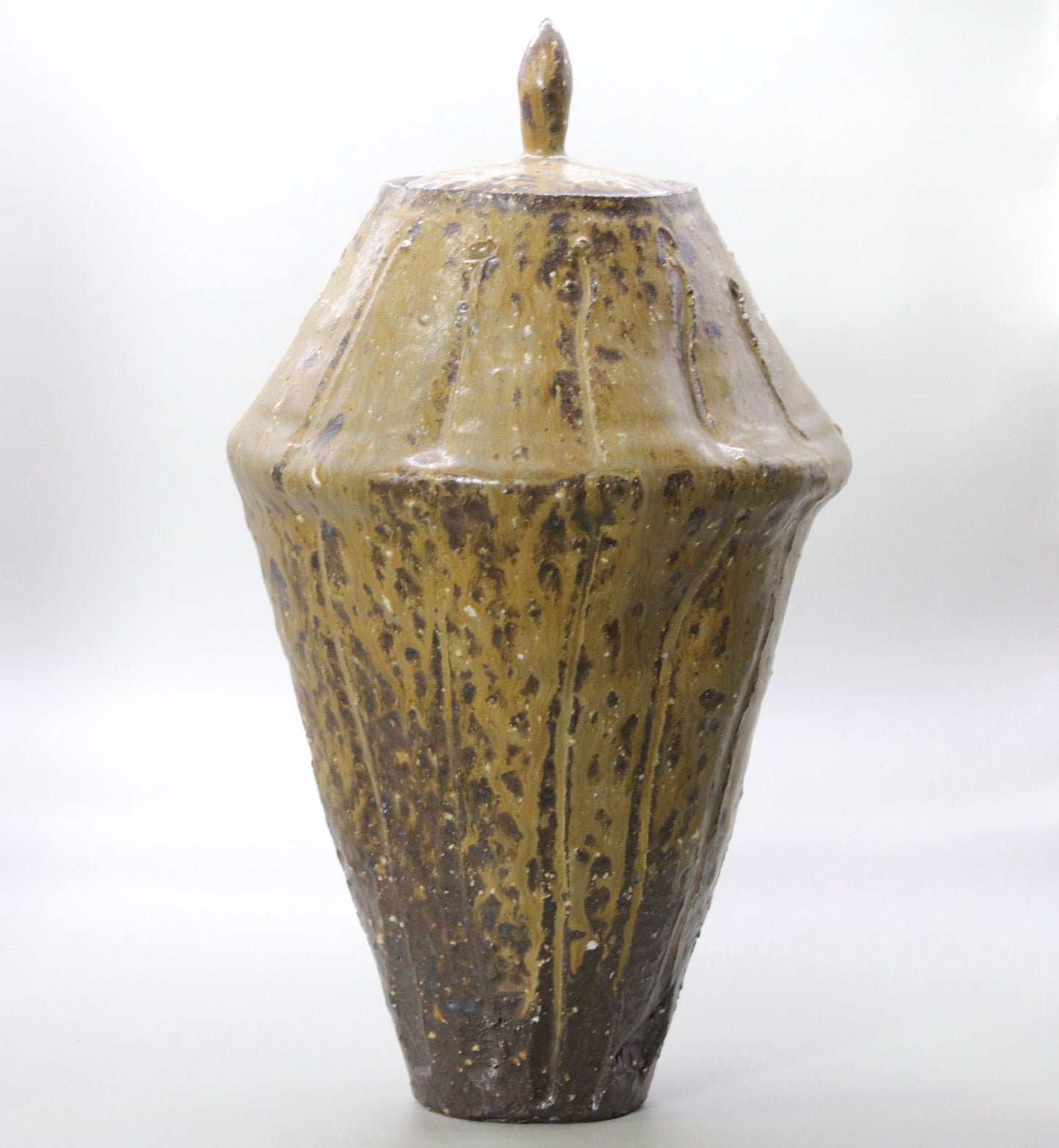 Ash-glazed engraved vase by Yuichi Ikai