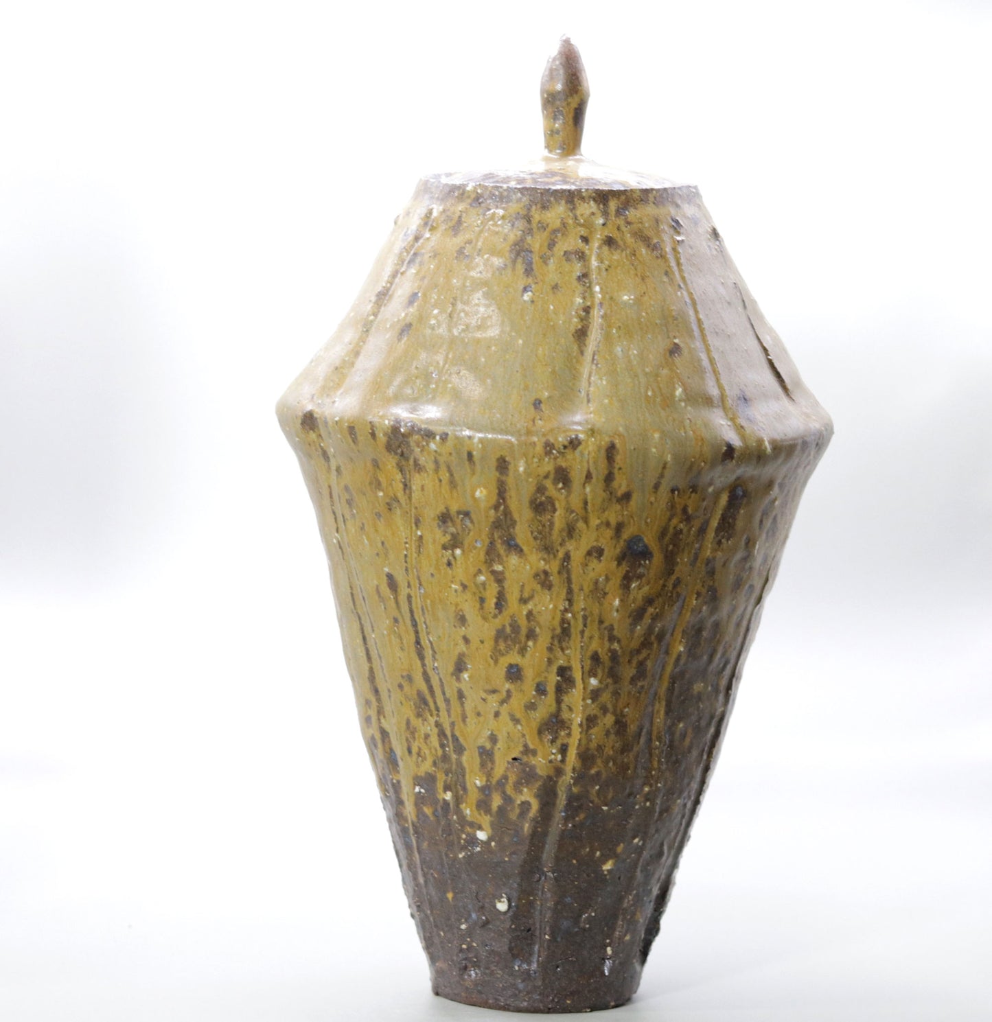 Ash-glazed engraved vase by Yuichi Ikai