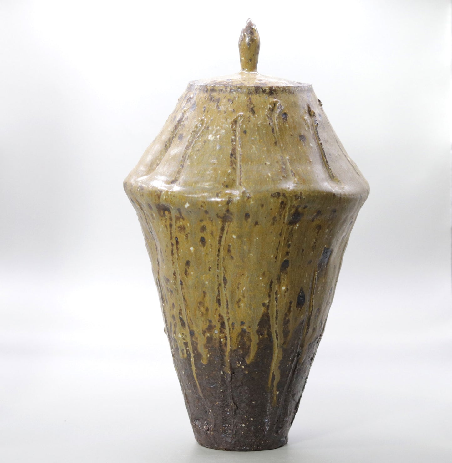 Ash-glazed engraved vase by Yuichi Ikai