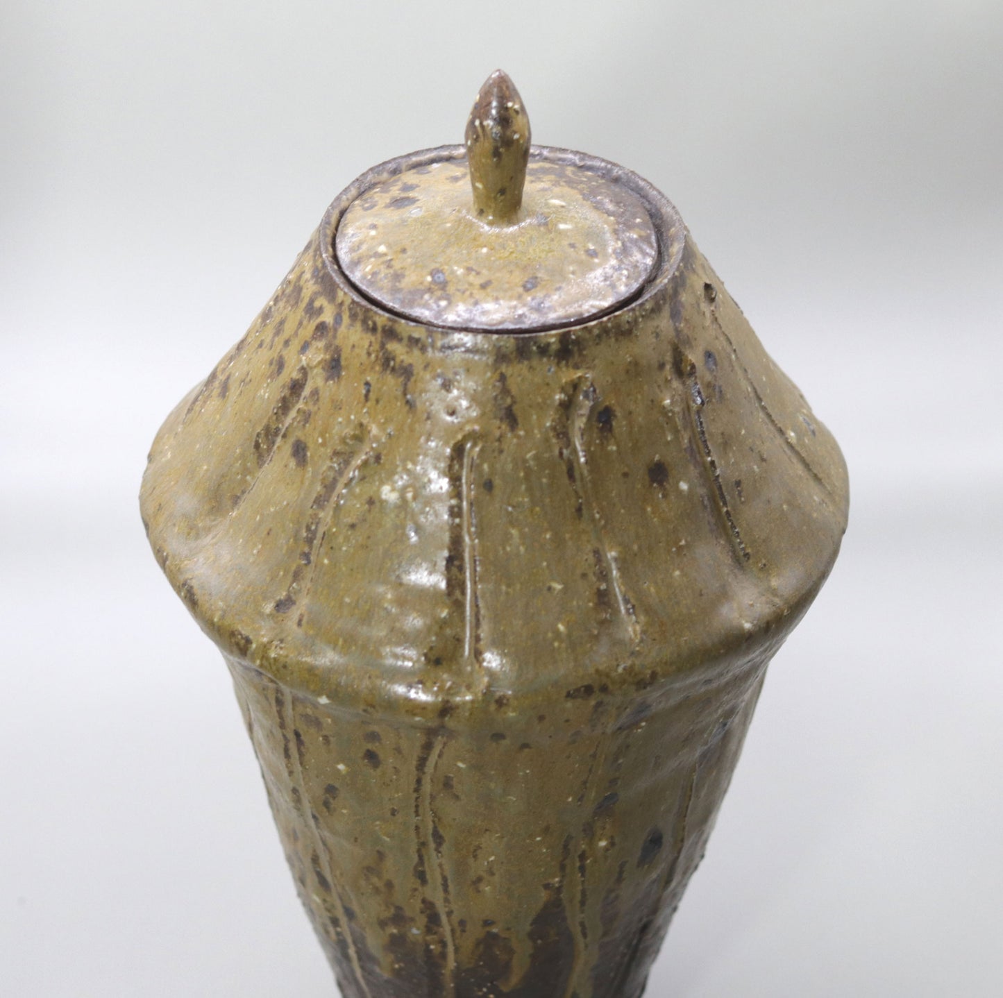 Ash-glazed engraved vase by Yuichi Ikai