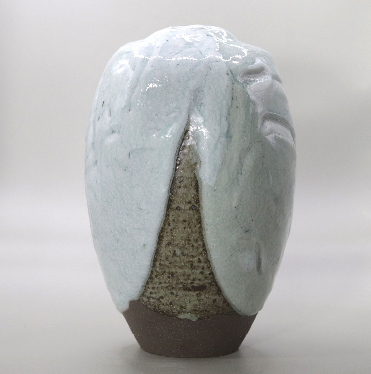 Ash-glazed two-color willow flat vase by Yuichi Ikai