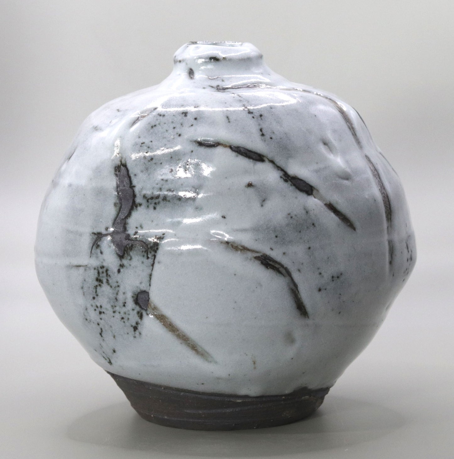 White Glazed Vase by Yuichi Ikai