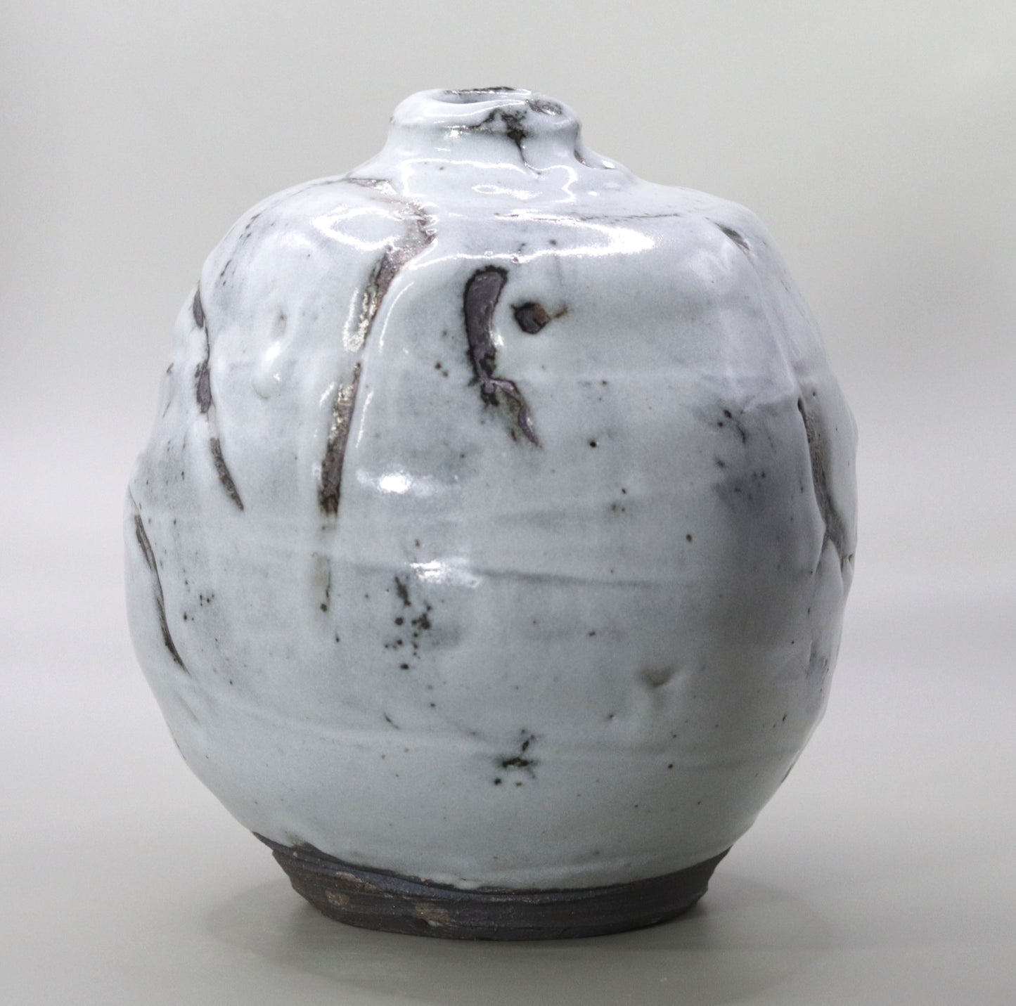 White Glazed Vase by Yuichi Ikai