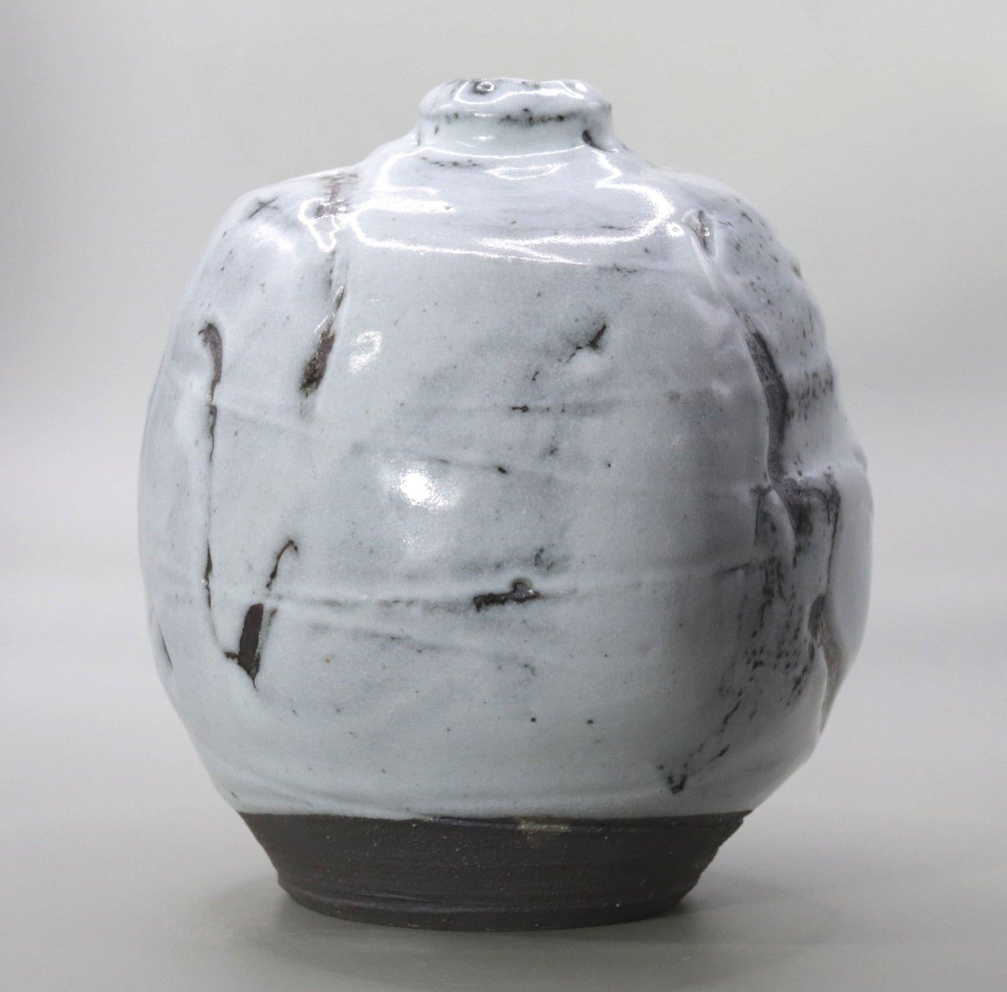 White Glazed Vase by Yuichi Ikai