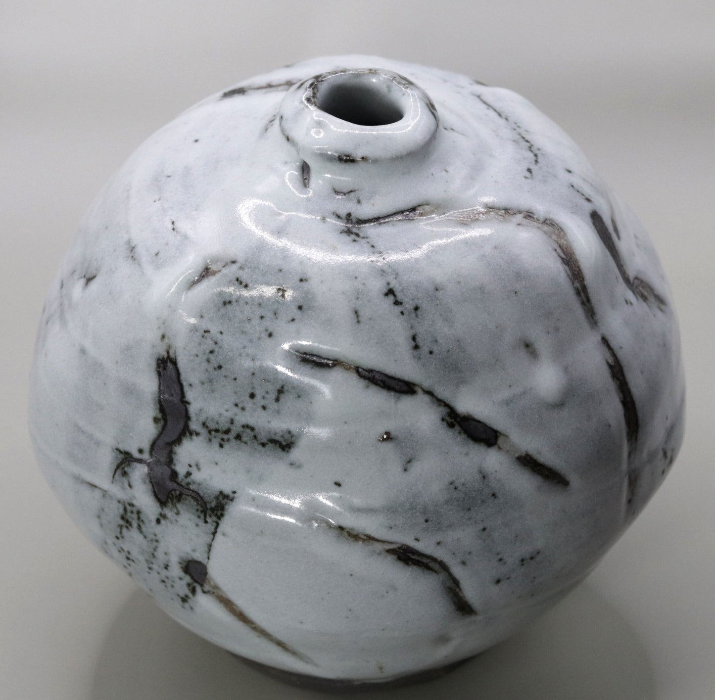 White Glazed Vase by Yuichi Ikai