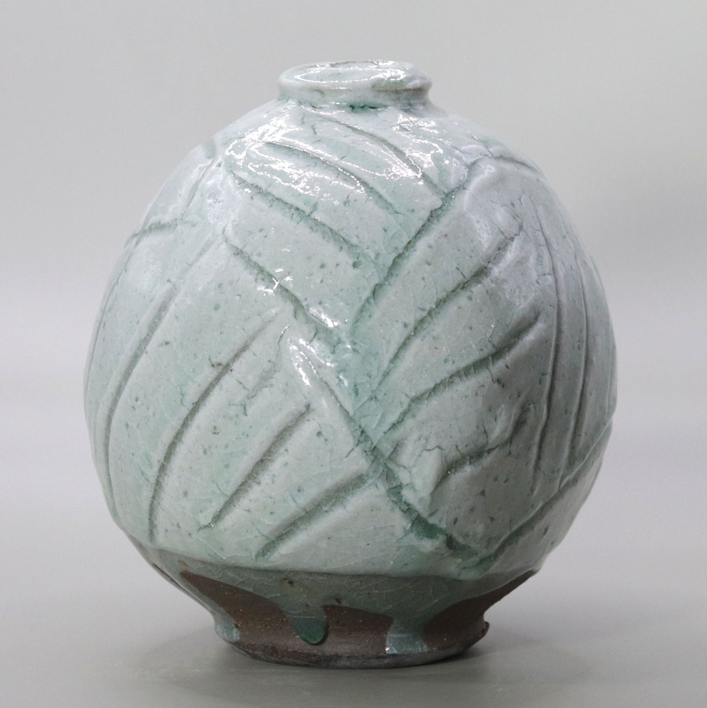 Ash-glazed two-colored flat vase with leaf design by Yuichi Ikai