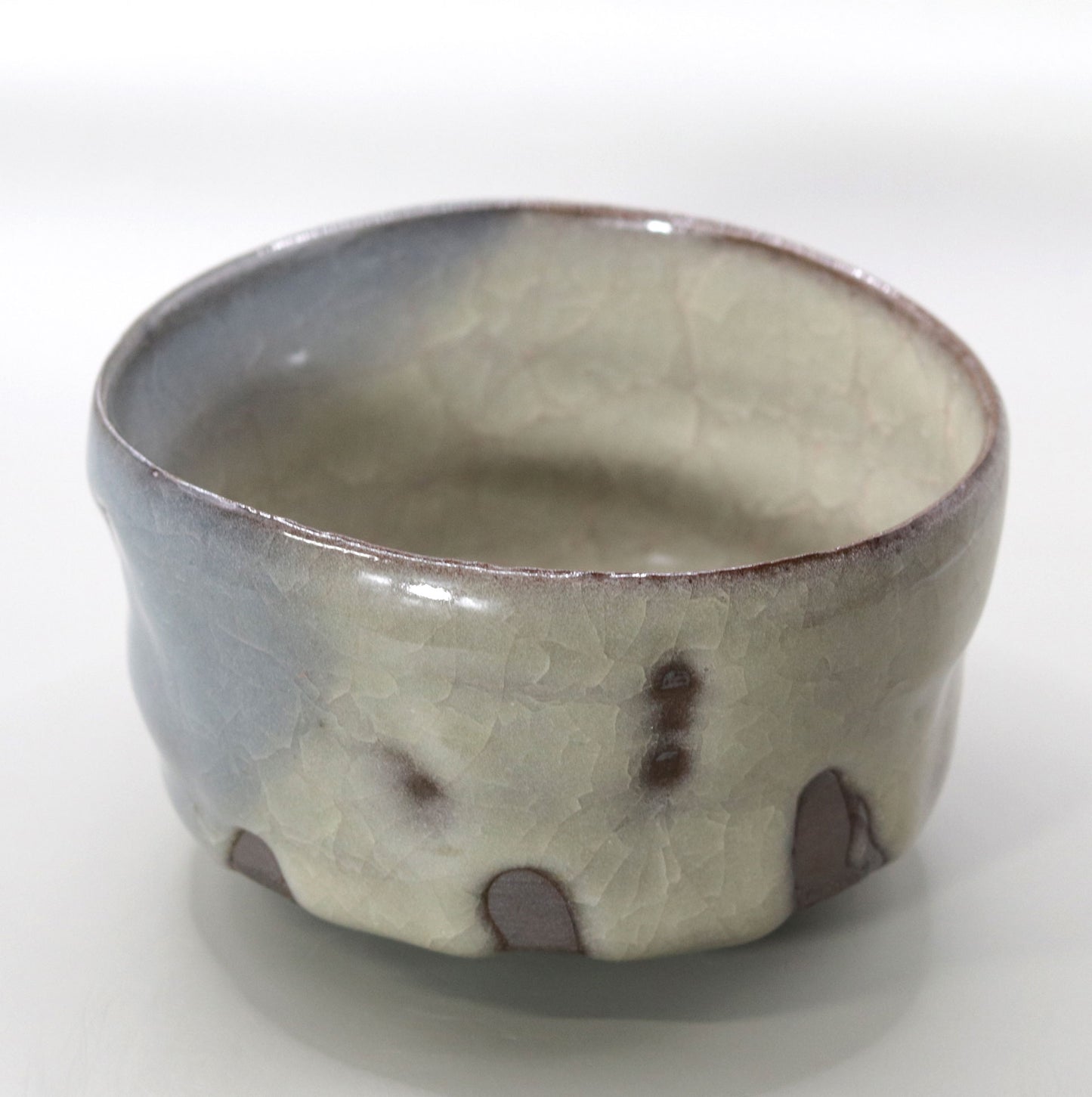 American-colored porcelain tea bowl by Yuichi Ikai