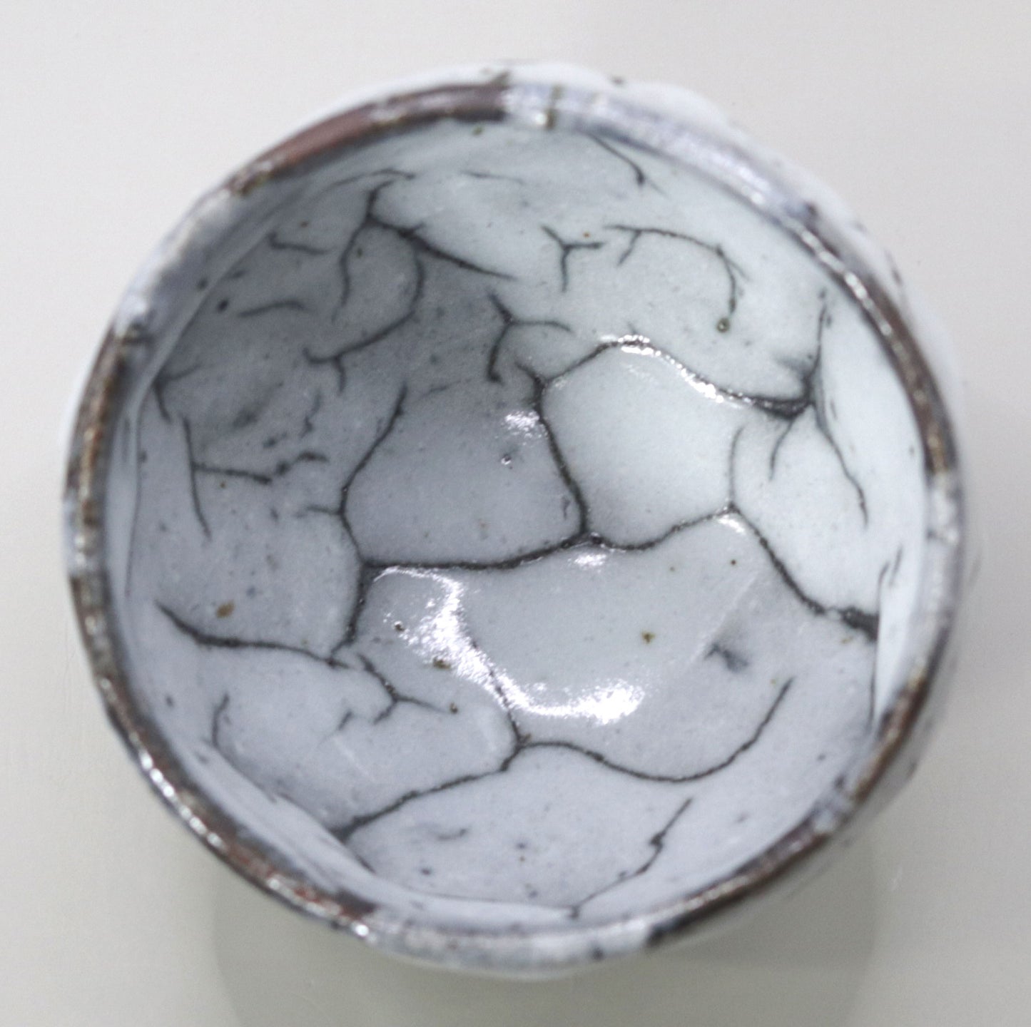 White flow glaze tea bowl by Yuichi Ikai