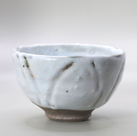 White flow glaze hanging tea bowl by Yuichi Ikai