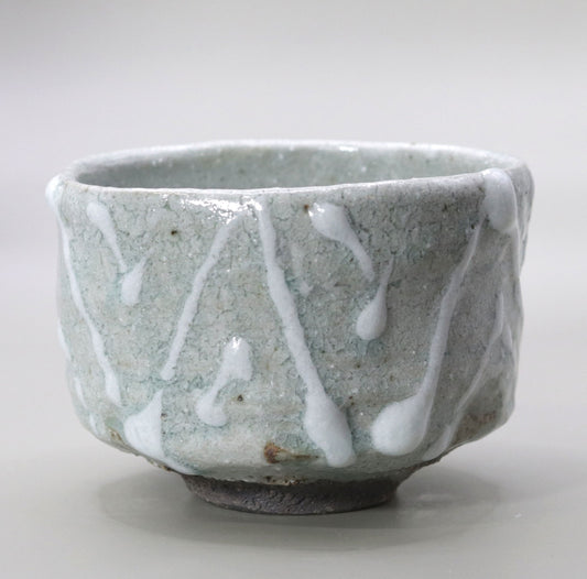 Ash-glazed three-color tea bowl by Yuichi Ikai