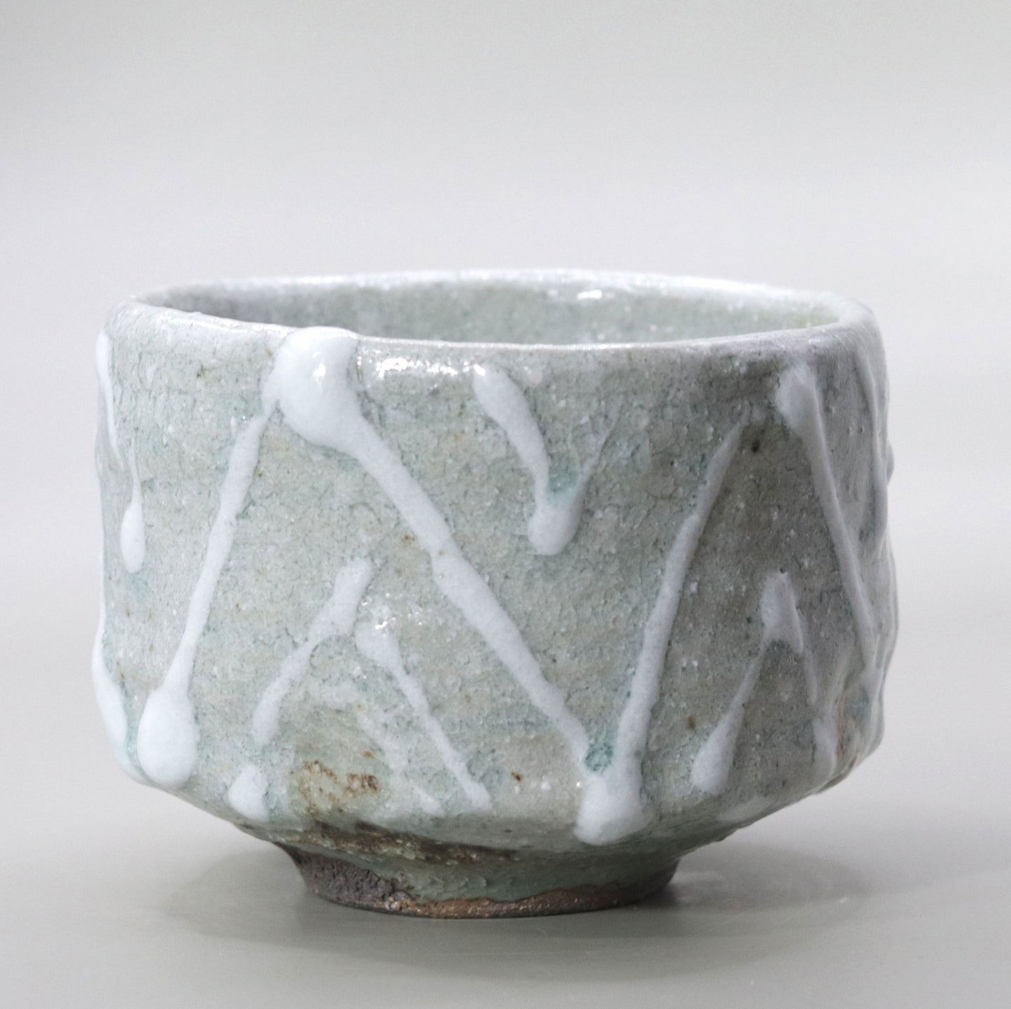 Ash-glazed three-color tea bowl by Yuichi Ikai