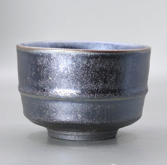 Tenmoku glaze cylindrical tea bowl by Okada Yu