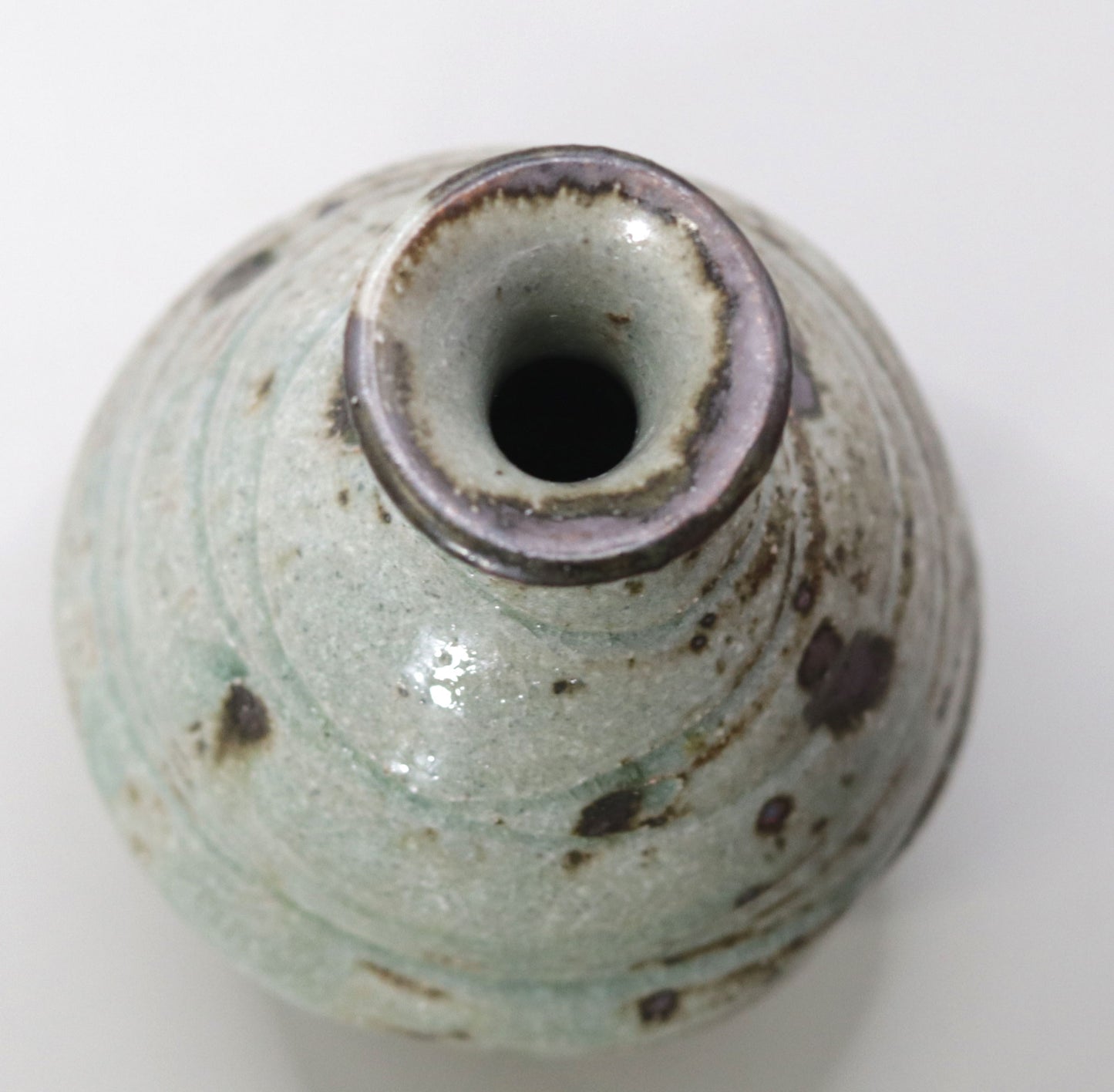 Ash-glazed sake bottle by Yuichi Ikai