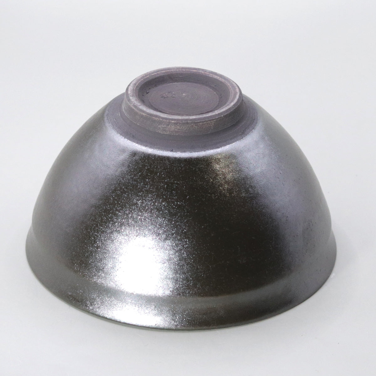 Iron glaze kiln-transformed tea bowl (Tenmoku style) by Okada Yu