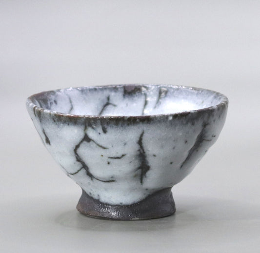 White flow glaze sake cup by Yuichi Ikai