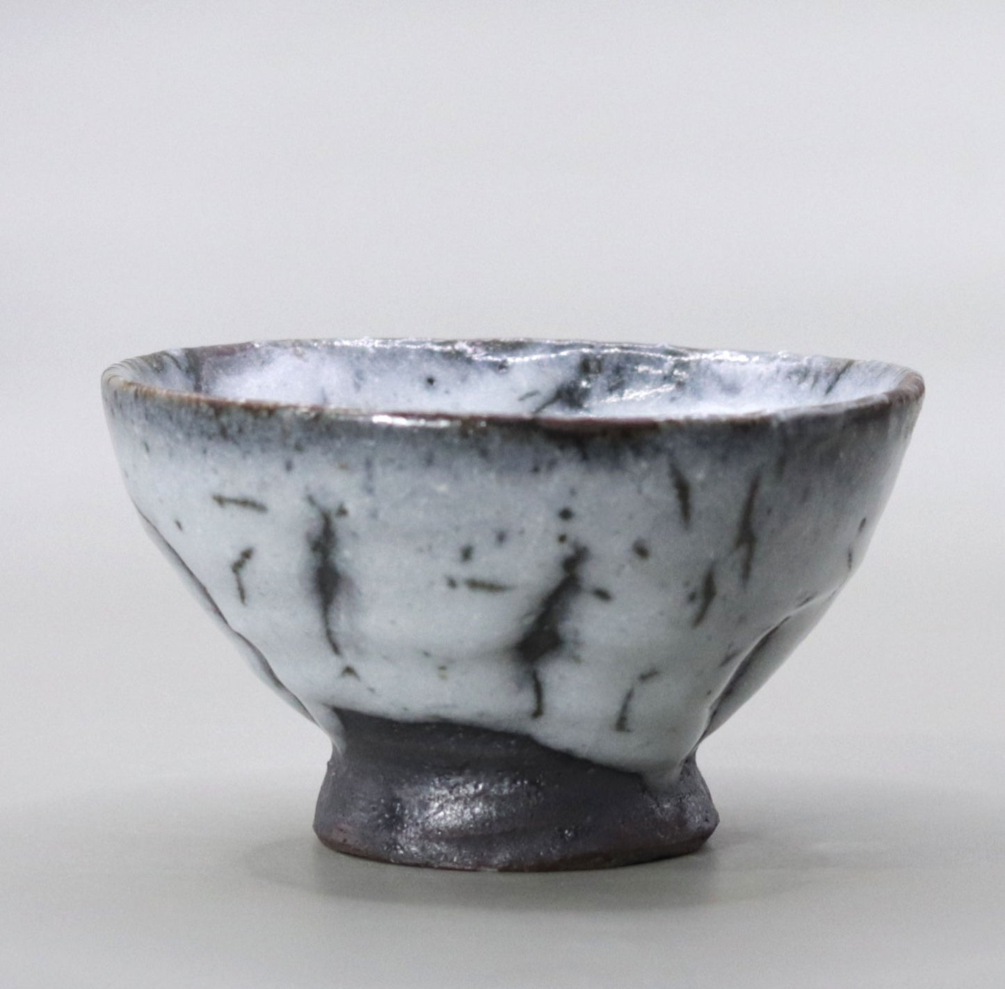 White flow glaze sake cup by Yuichi Ikai