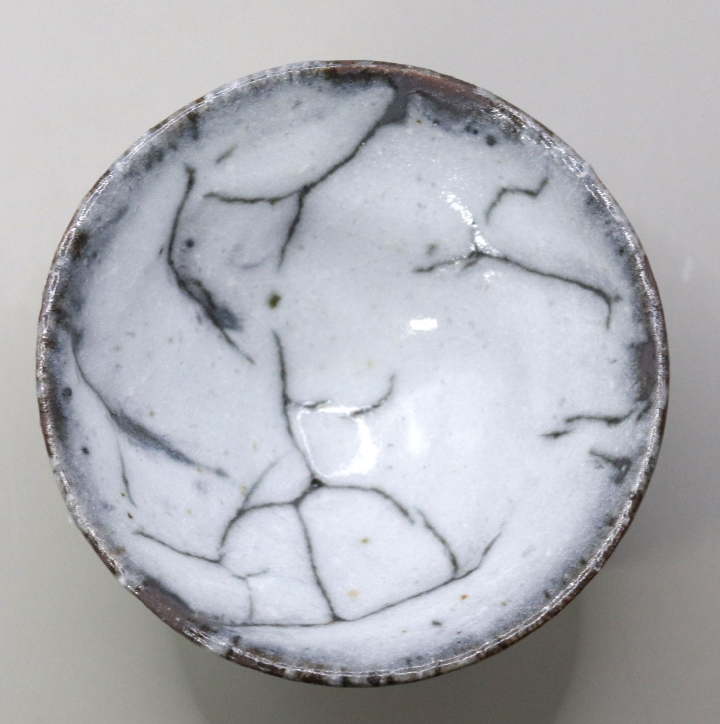 White flow glaze sake cup by Yuichi Ikai