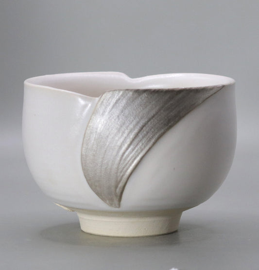 9 White glaze silver brushed tea bowl by Okada Yu