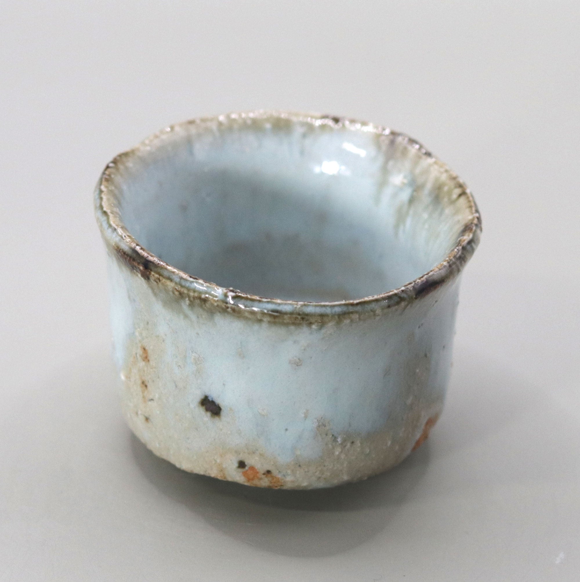 須恵器 自然釉 盃 灰釉彩酒杯 猪飼祐一 – 高級陶器の専門店【甘木道】