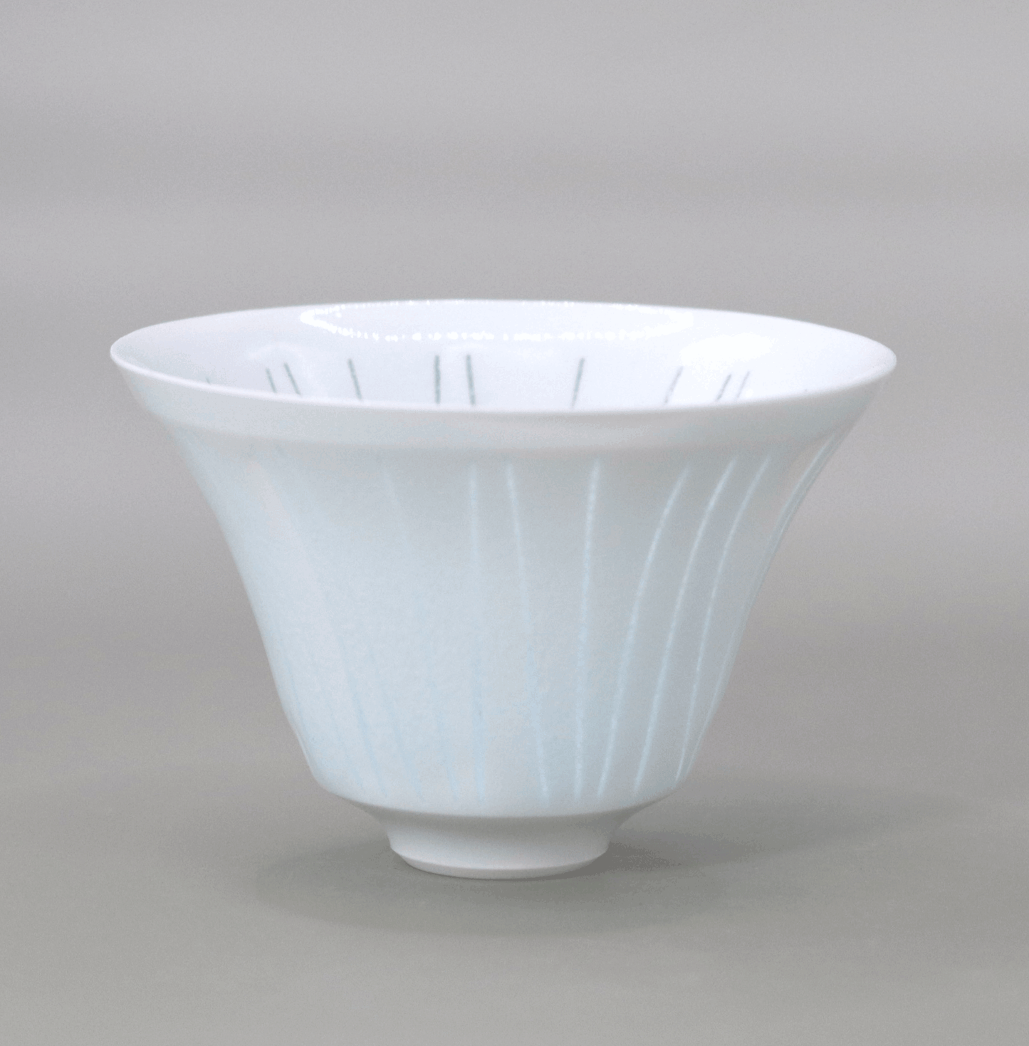 Blue and white porcelain Mizunohana sake cup by Kotaro Ikura