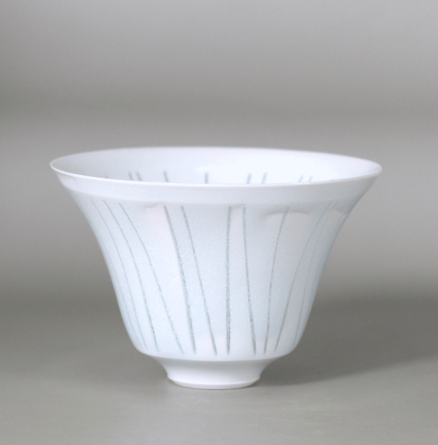 Blue and white porcelain Mizunohana sake cup by Kotaro Ikura