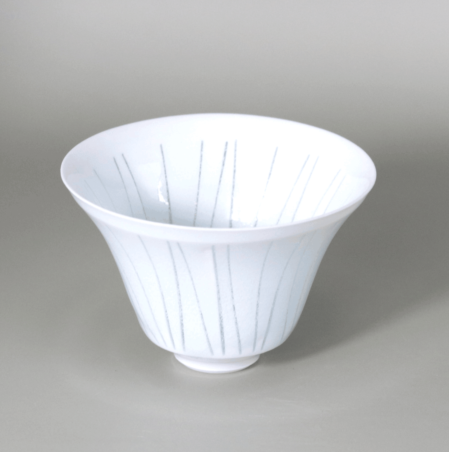 Blue and white porcelain Mizunohana sake cup by Kotaro Ikura