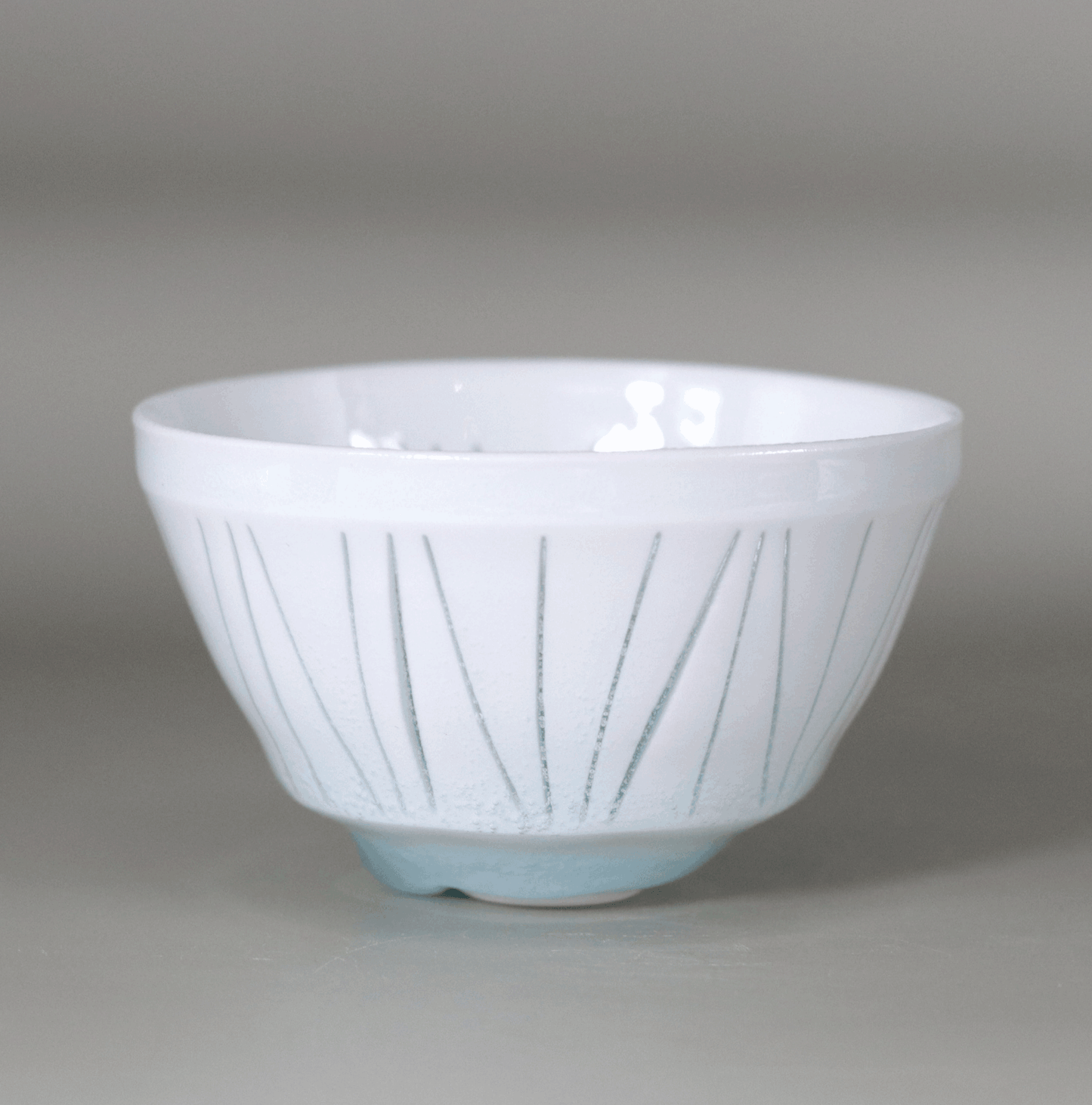 Blue and white porcelain Mizunohana sake cup by Kotaro Ikura