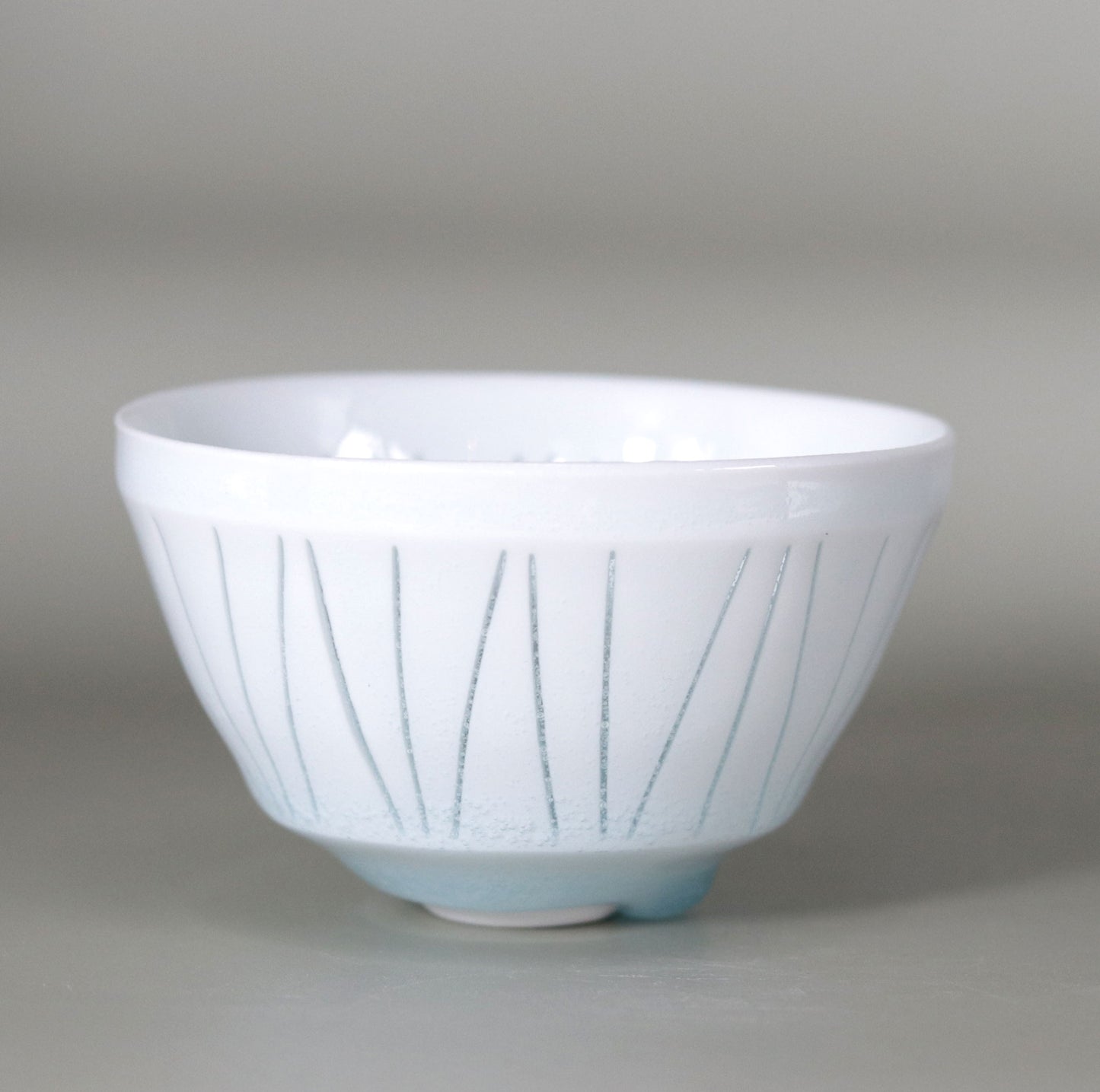 Blue and white porcelain Mizunohana sake cup by Kotaro Ikura